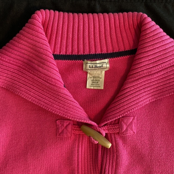 L. L. Bean 100% cotton Shawl Collar horn toggles and loop Candy pink Barbie XS - Picture 3 of 15